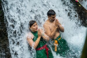 purification at Pasiraman dalem pingit